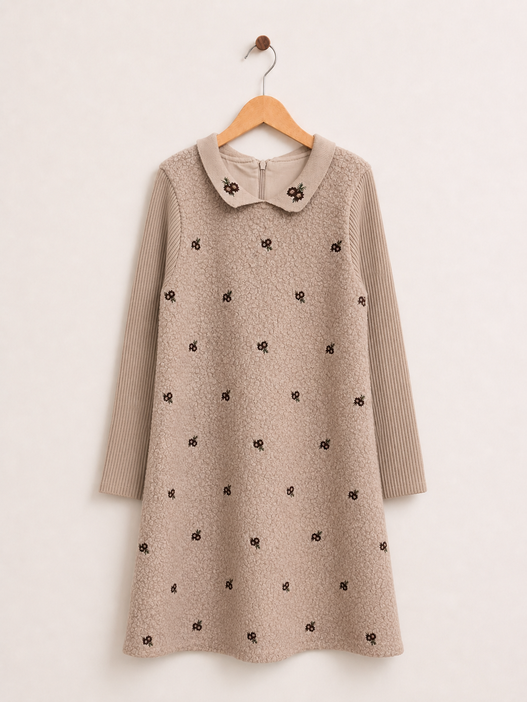 שמלת סריג עם צווארון - בז׳ | בנות | קידישיק | תמונה 1