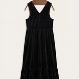 Apron dress with embroidery on the straps - black cut
