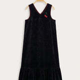 Apron dress with embroidery on the straps - black cut