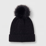 Beanie with a pompom - black