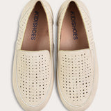Boys' boat with holes - beige