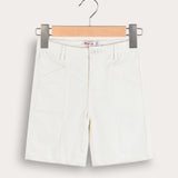 Front seam of shorts - beige